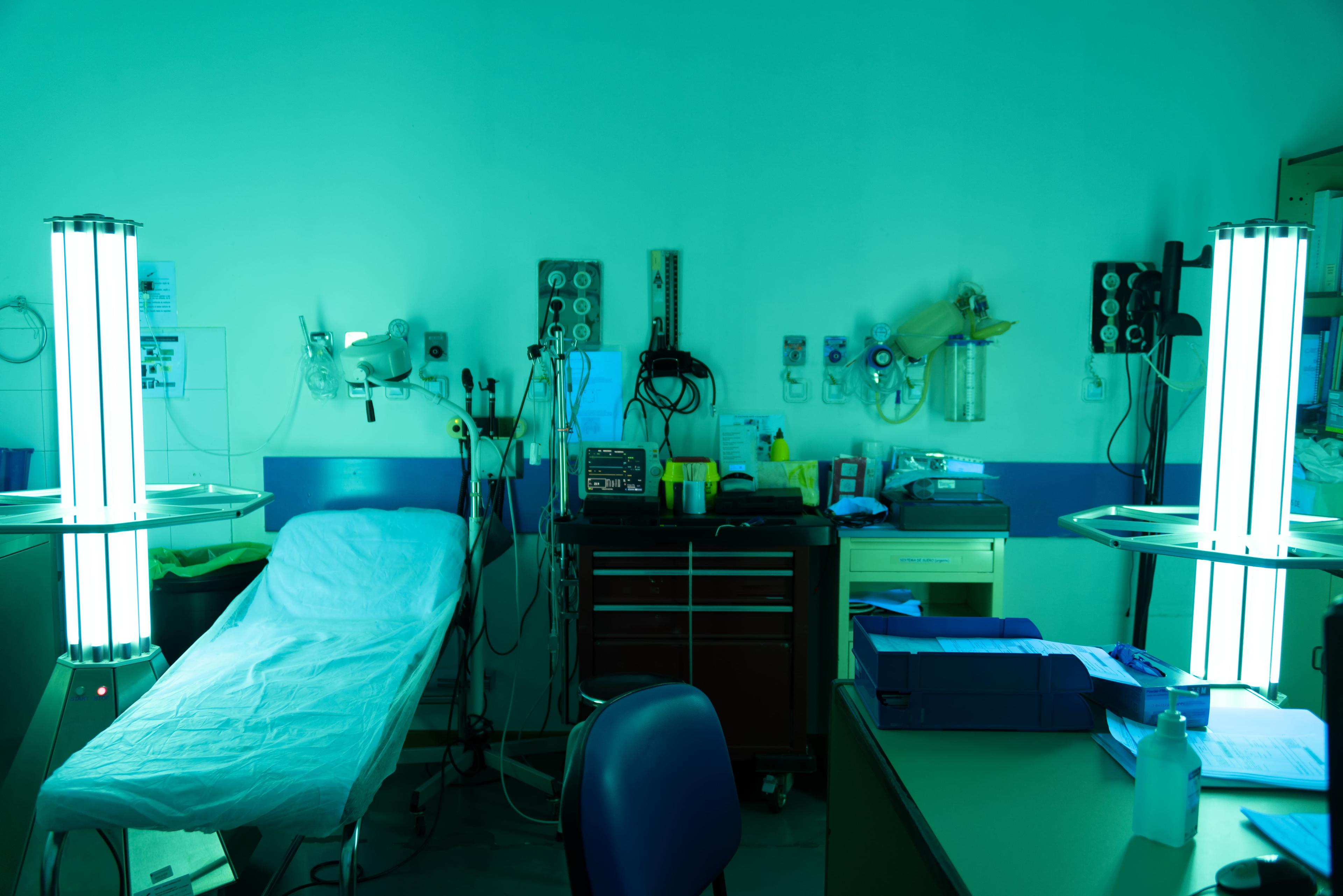 healthcare facility patient room with UV disinfecting technology